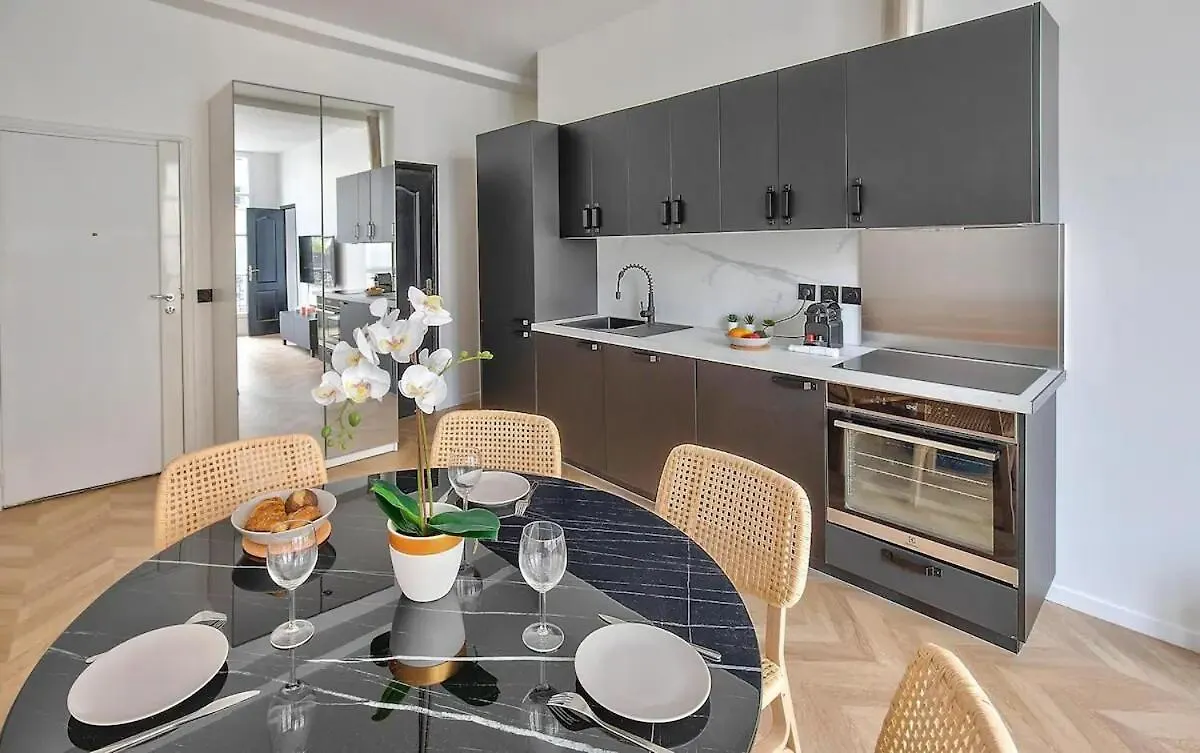 Le Marais Paris - 3 Bedrooms, 2 Bathrooms, 2Wc
